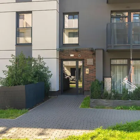 Spacious With A Balcony Close To The Airport By Renters Апартаменти